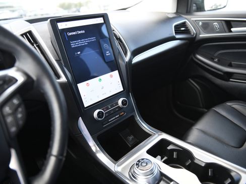 Used 2022 Ford Edge Titanium image 17