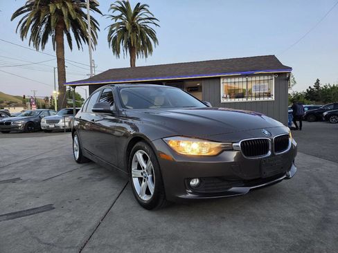 Used 2015 BMW 320i Sedan w/ Driver Assistance Package image 5