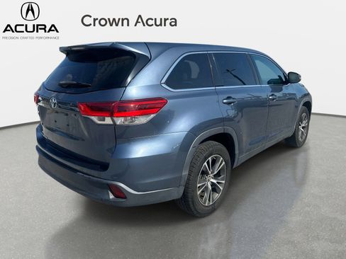 Used 2019 Toyota Highlander LE FWD image 6