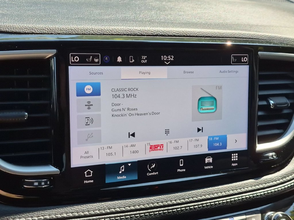 Used 2023 Chrysler Pacifica Touring-L AWD/4WD image 19