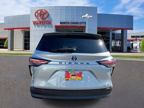 Used 2021 Toyota Sienna LE FWD image 5