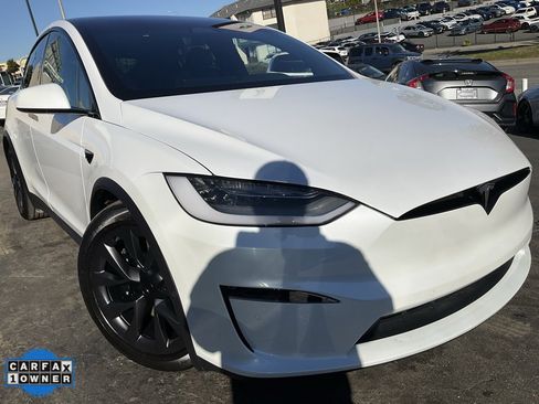 Used 2023 Tesla Model X image 1