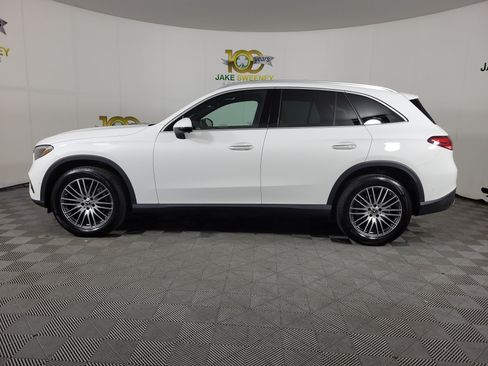 Used 2025 Mercedes-Benz GLC 300 4MATIC image 4