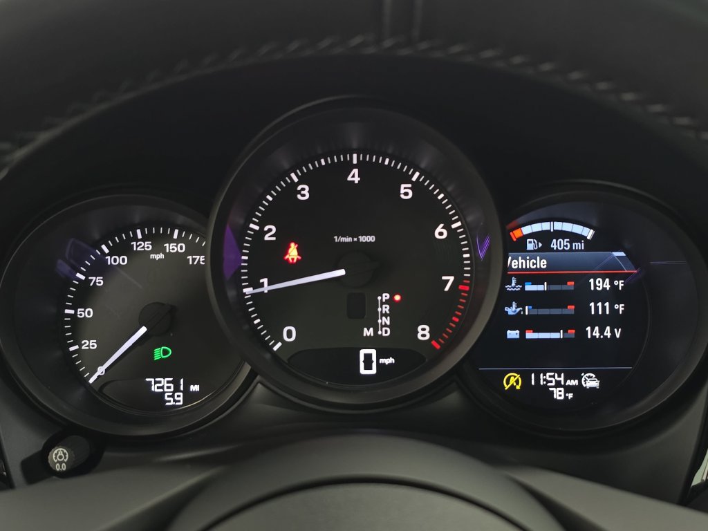 Certified 2026 Porsche Macan AWD/4WD image 15