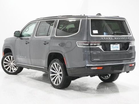 Used 2023 Jeep Grand Wagoneer Series II image 6