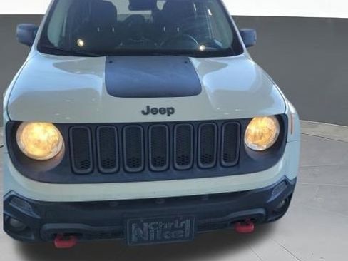 Used 2015 Jeep Renegade Trailhawk image 2