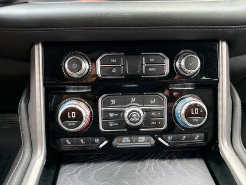 Used 2021 GMC Yukon Denali w/ Denali Premium Package AWD/4WD image 14