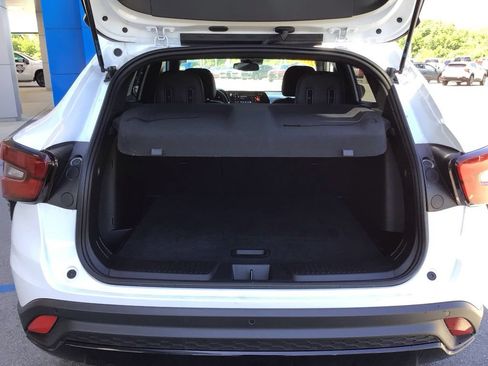 Used 2024 Chevrolet Trax RS w/ Driver Confidence Package FWD image 43