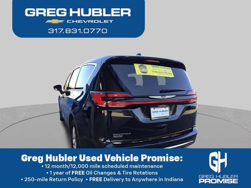 Used 2024 Chrysler Pacifica Touring-L FWD image 9