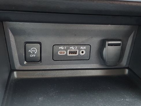 Used 2024 Nissan Sentra SR w/ SR Premium Package FWD image 16