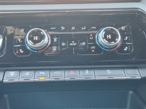 Used 2025 GMC Sierra 2500 AT4 w/ AT4 Premium Plus Package image 18