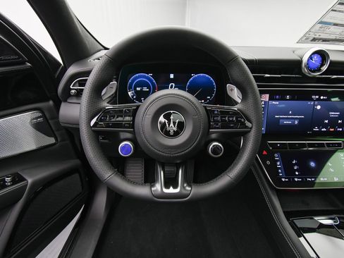 New 2025 Maserati Grecale Modena image 14