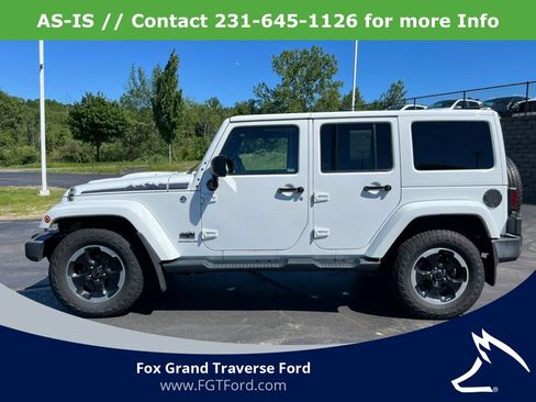 Used 2014 Jeep Wrangler Unlimited Sahara w/ Dual Top Group AWD/4WD image 39