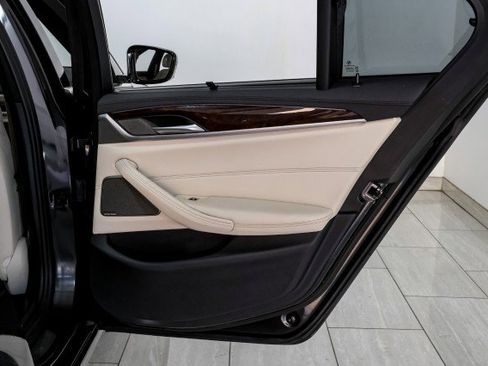 Used 2020 BMW 530i xDrive w/ Premium Package image 51