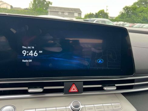 Certified 2025 Hyundai Elantra Limited FWD image 27