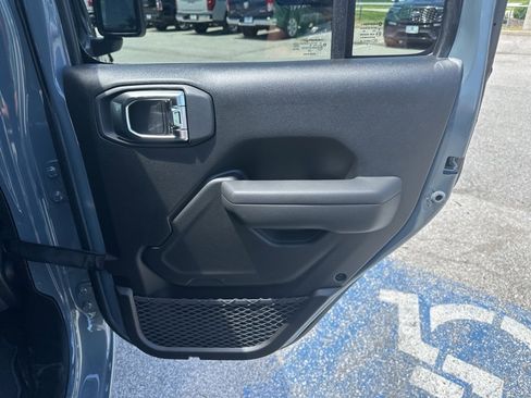 New 2025 Jeep Gladiator Sport image 46