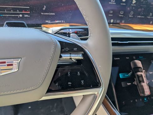 Used 2025 Cadillac Escalade Sport Platinum w/ LPO, Floor Liner Package AWD/4WD image 17
