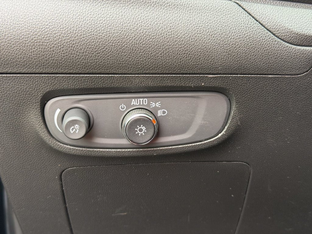 Used 2024 Buick Encore GX Sport Touring FWD image 13