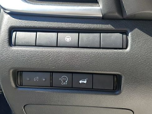 Used 2025 Nissan Rogue SV FWD image 19