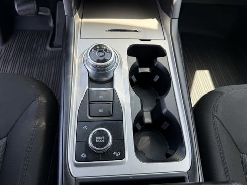 Used 2022 Ford Explorer XLT AWD/4WD image 34