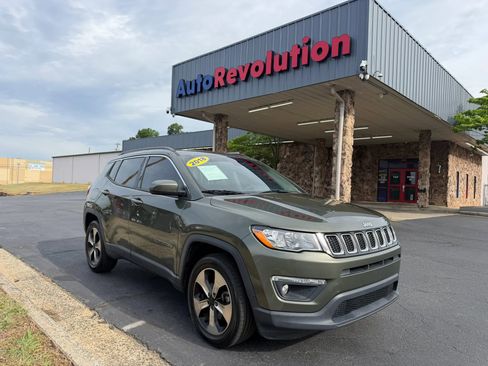Used 2018 Jeep Compass Latitude w/ Popular Equipment Group AWD/4WD image 1