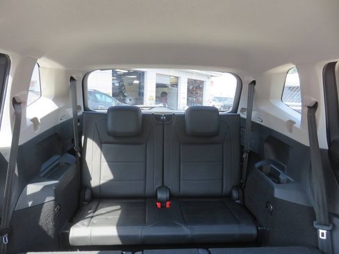 Used 2018 Volkswagen Tiguan SE FWD image 23