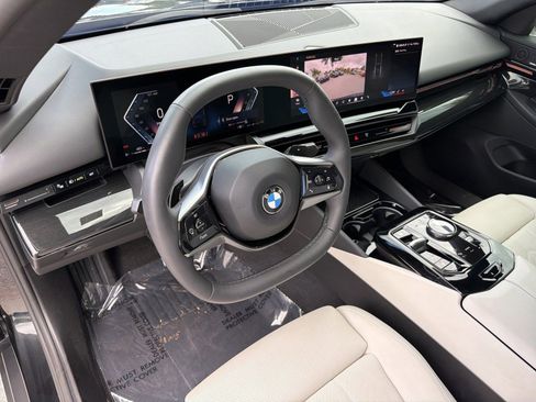 Certified 2024 BMW 530i w/ Convenience Package RWD image 19