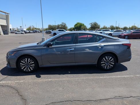 Used 2024 Nissan Altima 2.5 SV FWD image 9