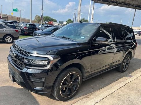 Used 2023 Ford Expedition Limited AWD/4WD image 2