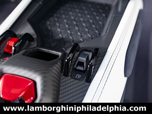 Used 2025 Lamborghini Revuelto image 27