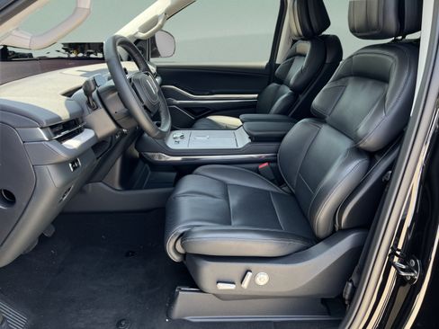 Used 2025 Lincoln Navigator Reserve AWD/4WD image 19