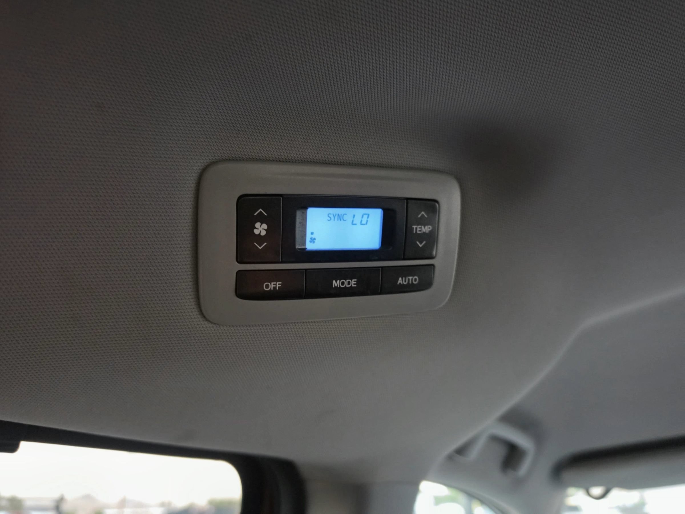Used 2018 Toyota Sienna SE FWD image 29