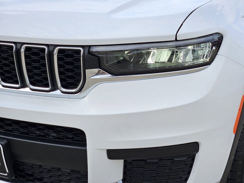 New 2025 Jeep Grand Cherokee L Laredo image 10