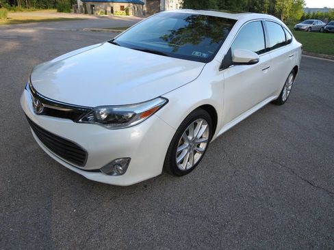 Used 2014 Toyota Avalon Limited image 3