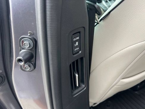 Used 2025 Honda Odyssey Touring image 39