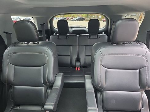 Certified 2022 Ford Explorer XLT w/ Equipment Group 202A image 23