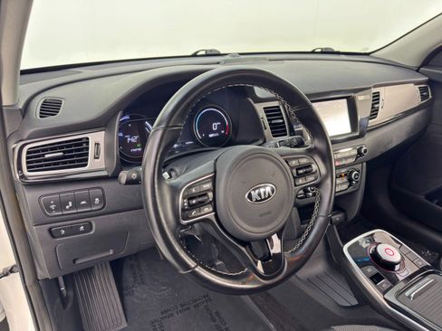 Used 2019 Kia Niro EX image 12