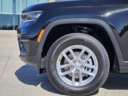 New 2026 Jeep Grand Cherokee Laredo image 10