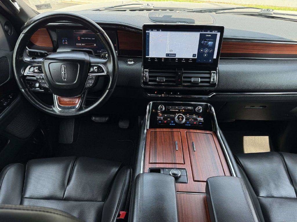 Used 2024 Lincoln Navigator L 4WD image 2