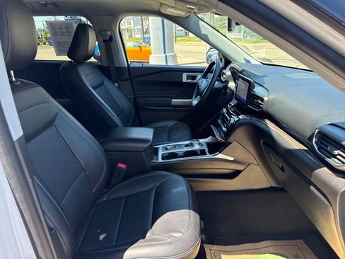 Certified 2023 Ford Explorer Limited w/ Equipment Group 301A AWD/4WD image 32