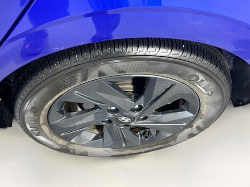 Used 2023 Hyundai Elantra SEL image 28