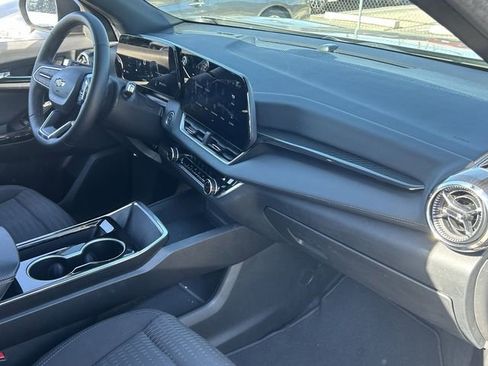 Used 2025 Chevrolet Equinox LT FWD image 13
