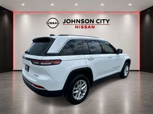 Used 2023 Jeep Grand Cherokee Laredo w/ Trailer Tow Prep Group (B) AWD/4WD image 5