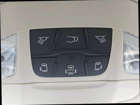 Used 2024 Chrysler Pacifica Touring-L FWD image 32