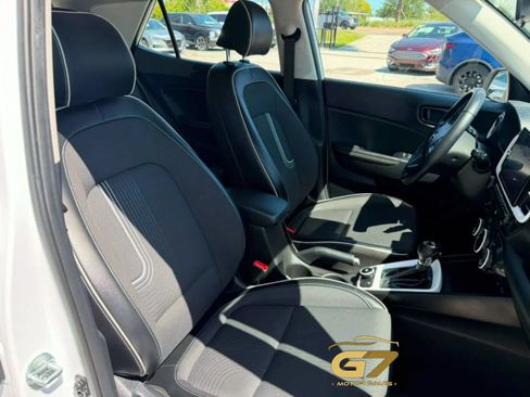 Used 2023 Hyundai Venue Limited FWD image 22