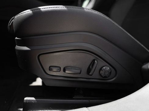 Used 2025 Porsche Panamera RWD image 20