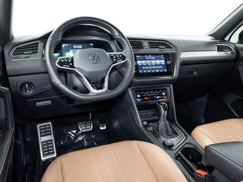 Used 2022 Volkswagen Tiguan SE R-Line image 6