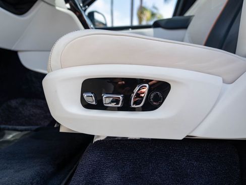 Used 2019 Rolls-Royce Cullinan image 27