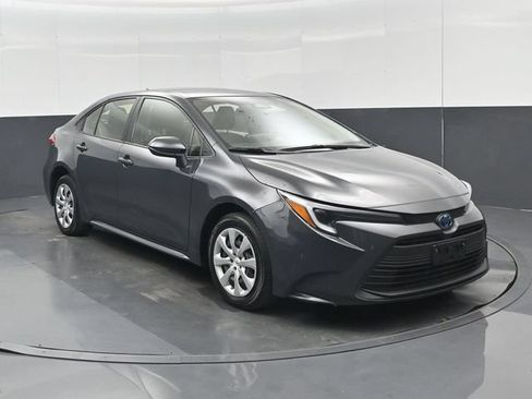 Used 2025 Toyota Corolla LE FWD image 32