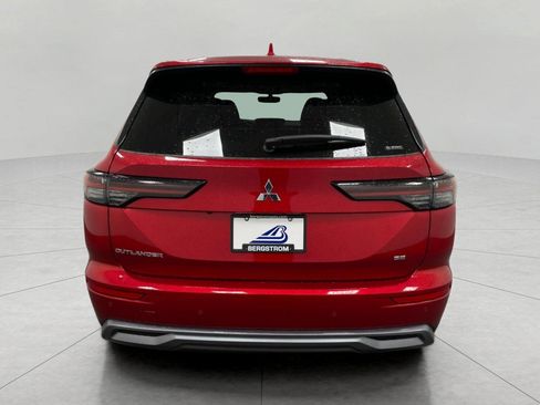 New 2025 Mitsubishi Outlander SE image 4